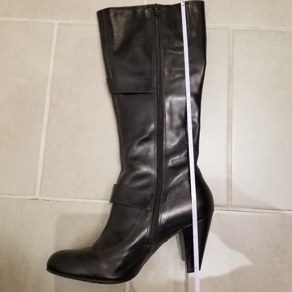 Black leather heeled boots - Picture 4 of 16
